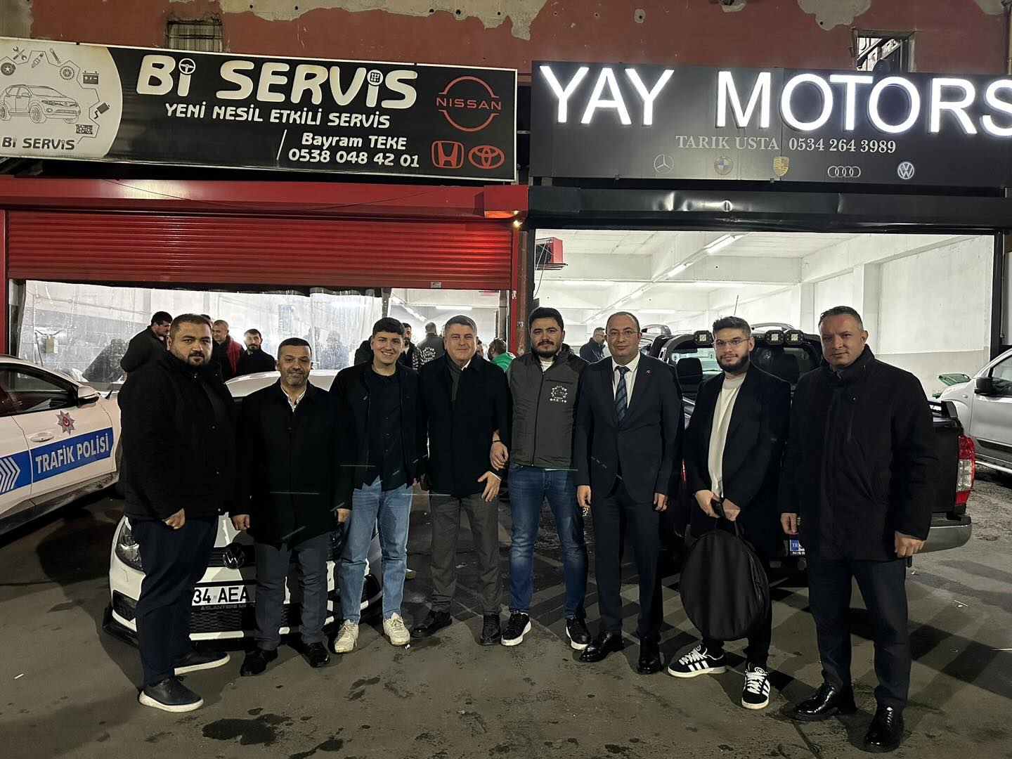 Bi servis iş yeri sahibi Bayram Teke ve Emrah Koçyiğit’in vermiş oldukları iftar sofrasına katıldık.