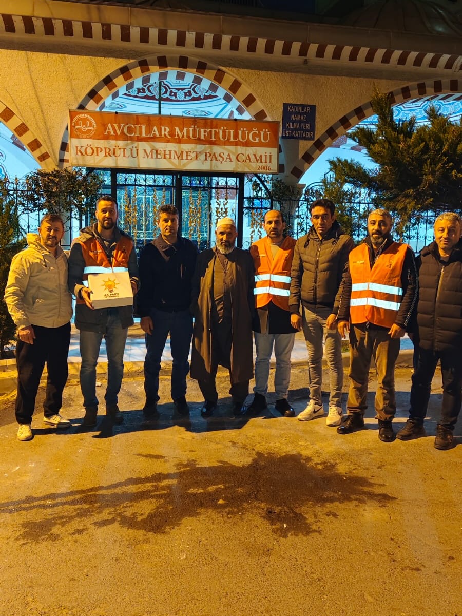 Yeşilkent Mahalle Teşkilatımızla birlikte Köprülü Mehmet Camii’nde lokum dağıtımı gerçekleştirdik.