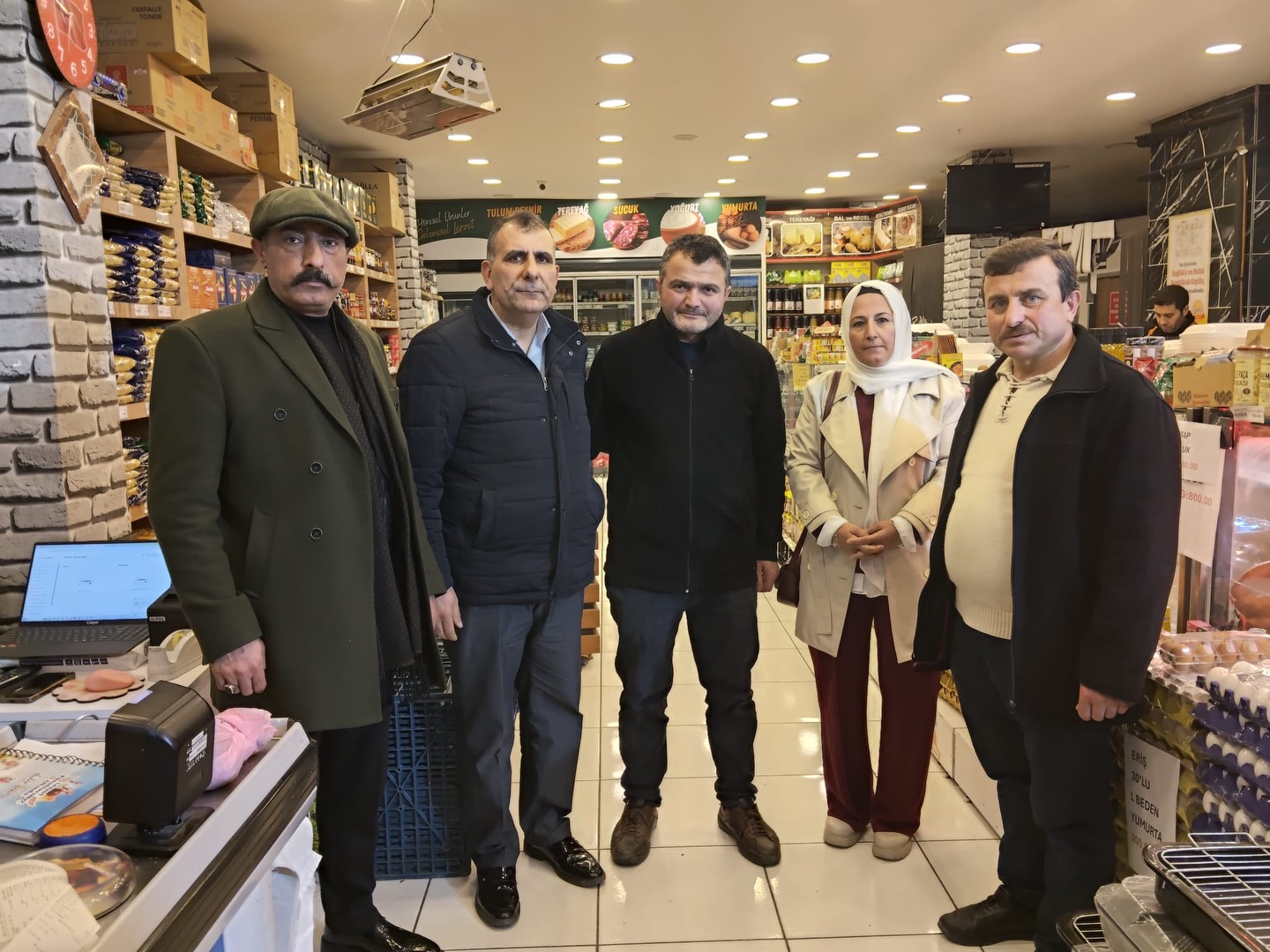 Sahadayız, sokak sokak, kapı kapı dolaşıyoruz.