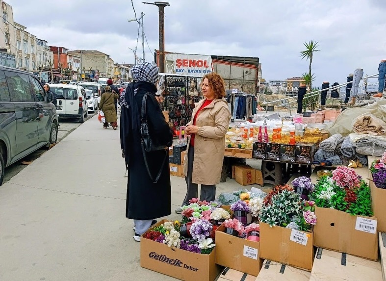 AK Parti Avcılar Mahalle teşkilatlarımız olarak sahadayız. Sokak sokak, kapı kapı dolaşıyoruz.