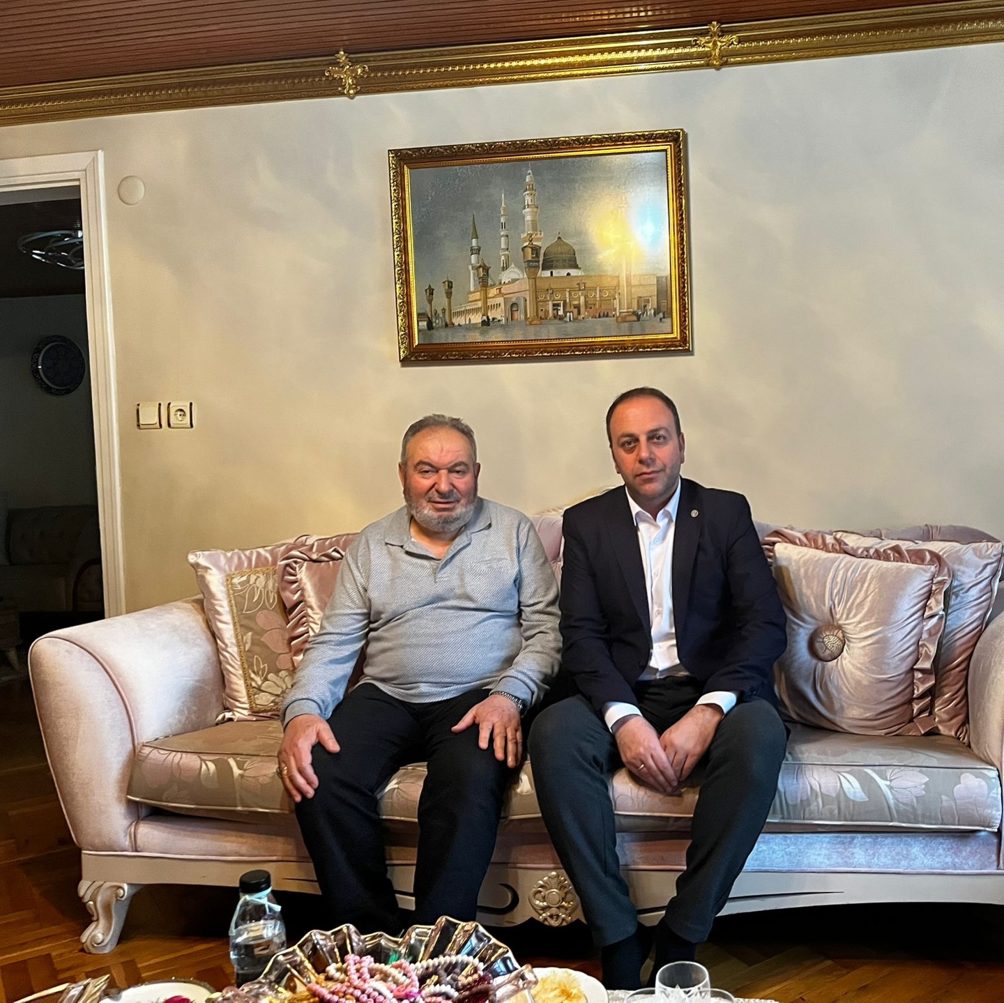 AK Parti Avcılar Mahalle teşkilatlarımız olarak sahadayız. Sokak sokak, kapı kapı dolaşıyoruz.