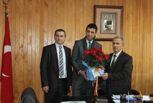 ÖĞRETMENLER GÜNÜNÜ ÇİÇEKLERLE KUTLADIK…